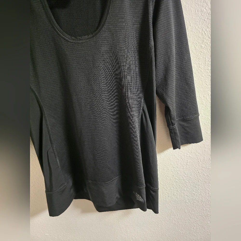 North Face Athletic Black Top 3/4 Sleeve - Picture 5 of 6